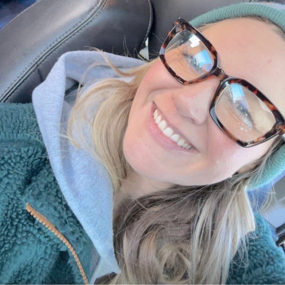 Meet your Posher, Rae - Picture 1 of 13